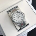 オーデマピゲコピー時計ロイヤルオーク41mm ホワイト 15500 Miyota8215ムーブメント