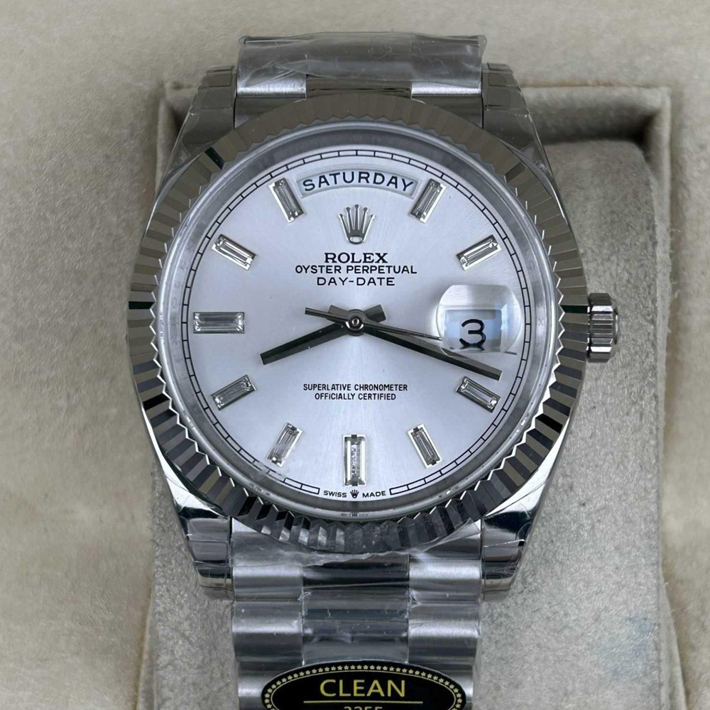 スーパーコピー時計 ロレックススーパーコピーデイデイト 228239 、ダイヤモンド入りシルバーダイアル - 画像 (1)