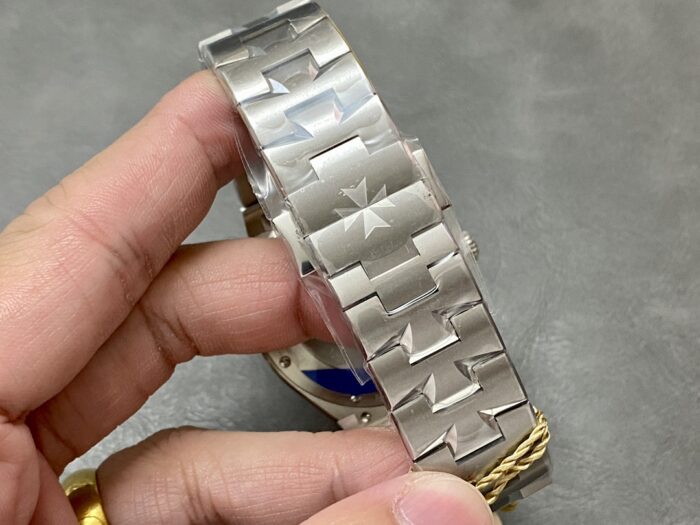 ヴァシュロンコンスタンタンコピー オーヴァーシーズ ブルー 47040クローンCal.1226SCムーブメント - 画像 (10)