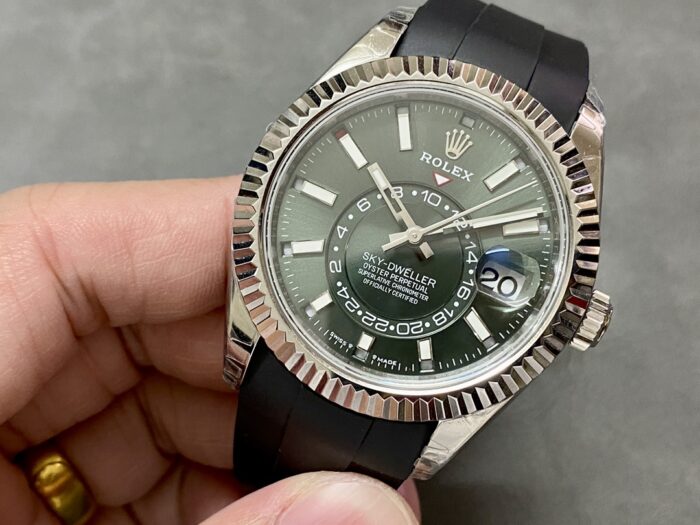 ロレックス スカイドゥエラー 42mm 336239偽物時計 ラバーベルト - 画像 (3)