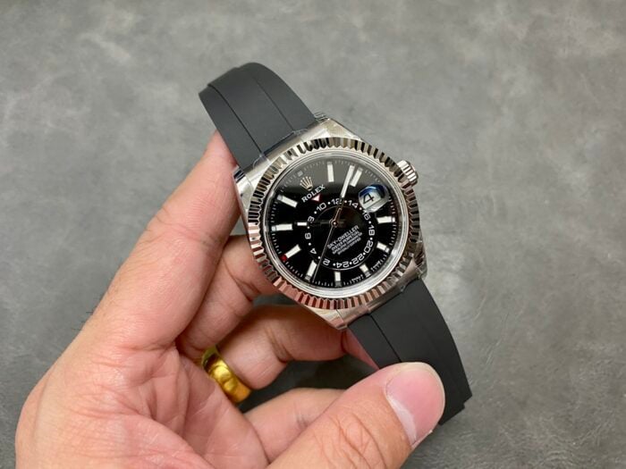 ロレックス スカイドゥエラー コピー時計 M336239 0002 42mm ラバーベルトブラック文字盤 - 画像 (1)