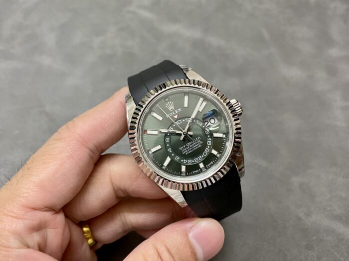 ロレックス スカイドゥエラー 42mm 336239偽物時計 ラバーベルト - 画像 (4)
