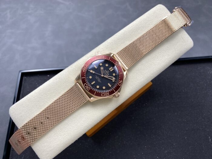 オメガ シーマスターコピー ダイバー300M 007エディション レッド チタン 210.90.42.20.01.003 - 画像 (8)