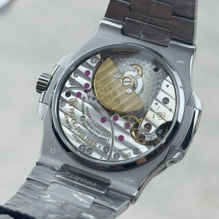 パテック フィリップ コピーノーチラス5610/1P-001 50周年記念38mm - 画像 (8)