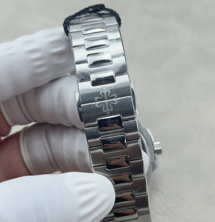 パテック フィリップ コピーノーチラス5610/1P-001 50周年記念38mm - 画像 (10)
