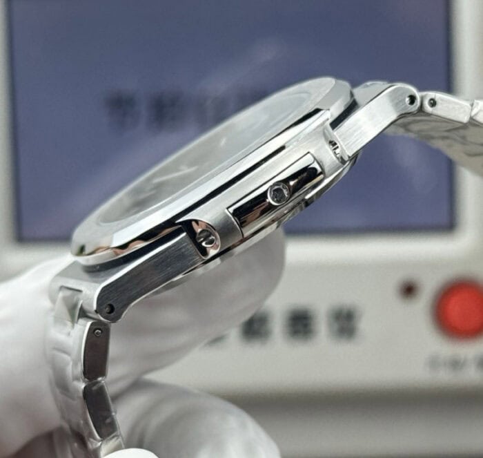 パテック フィリップ コピーノーチラス5610/1P-001 50周年記念38mm - 画像 (6)