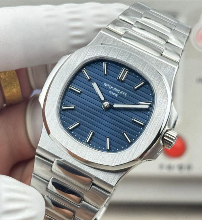パテック フィリップ コピーノーチラス5610/1P-001 50周年記念38mm - 画像 (3)